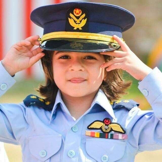 Child dreaming of becoming a Pilot